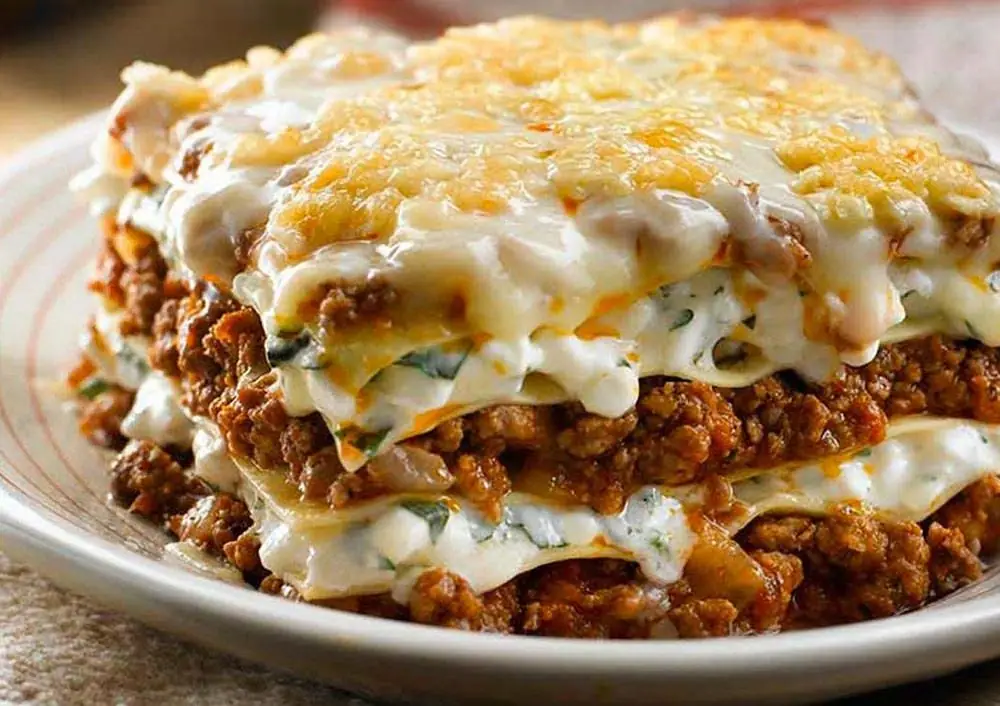 Lasanha de Carne Moída com Molho Branco Leve