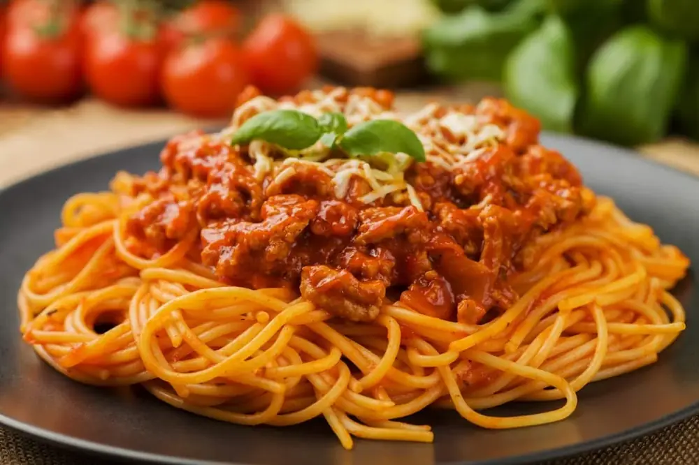 Macarrão à Bolonhesa com Carne Moída